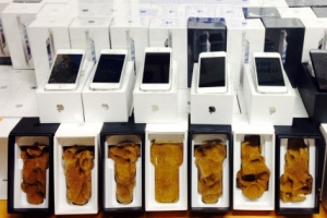 “아이폰 싸게 팔아요” 포장 열어보니 찰흙이…