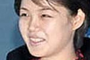 ‘성추문설’ 이설주, 이미지 재건 안간힘