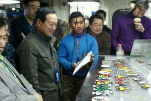 美항모 둘러보는 여야 국방위원