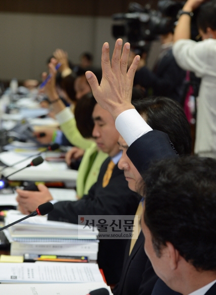[포토] 교육부 국감현장 치열한 발언권 경쟁