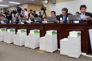 [국감 이슈] 野 일방질타… 與 눈감고 정부는 모호한 답변만