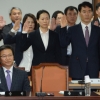 [포토] 권은희 ‘선서’, 김용판 선서 ‘거부’