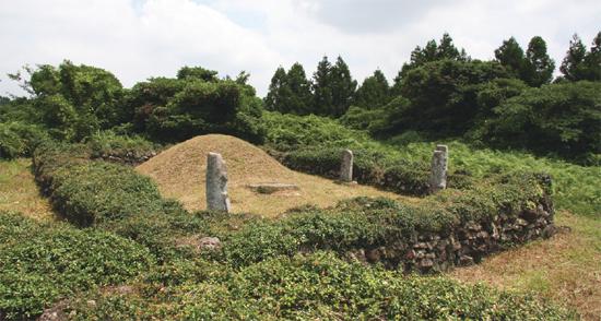 김만일 묘역