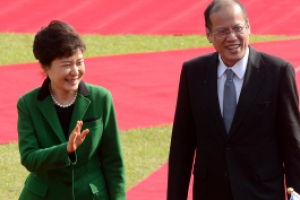 한국·필리핀 ‘父女-母子 대통령’ 세일즈 외교