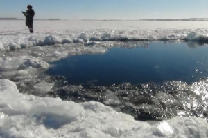러시아 600㎏의 초대형 운석 인양