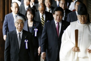 日 각료·의원 158명 야스쿠니 집단 참배