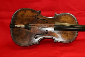 ‘타이타닉호 바이올린’ 15억4668만원에 낙찰