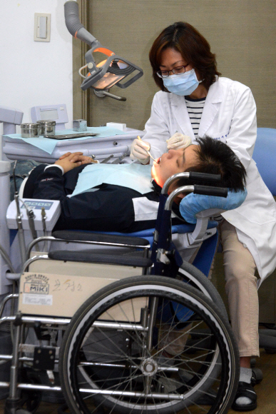 치과진료를 제대로 받지 못하는 장애인들을 위해 ‘장애인 전용치과’를 운영하고 있는 서초구 보건소.