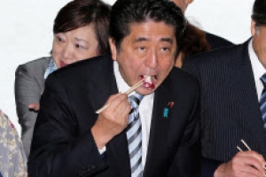 아베, 中 무인기 자국 영공 침범 때 유사시 격추 승인