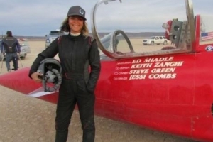 시속 632km로 달린 여성 ‘비행기 엔진’ 썼다