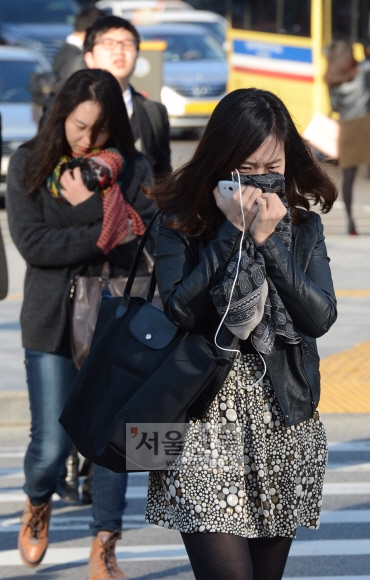 [포토] 아침 기온 뚝떨어져…‘올 들어 가장 추워’