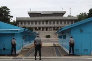 문재인 정부, 판문점 연락사무소 정상화 추진…1년 3개월째 중단 상태