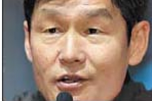 최용수 “공한증 각인시킬 것” vs 리피 “연습장도 제공 안해”