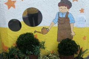 담장에 뜬 별… 이웃 마음에도 ‘반짝’