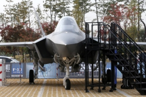 첨단 항공기·무기를 한 자리에…킨텍스 ADEX 개막