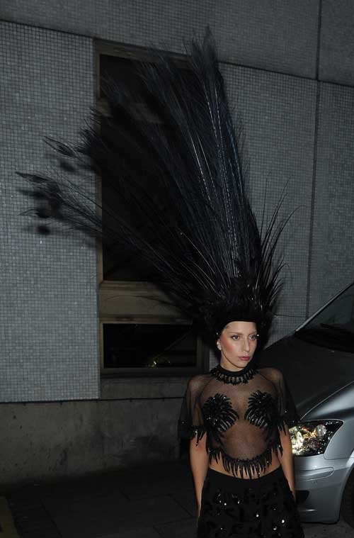 레이디 가가가  ‘The Graham Norton Show’ 출연 후 ITV 방송국 앞에 모습을 드러냈다.<br>사진=TOPIC / SPLASH NEWS(www.topicimages.com)　