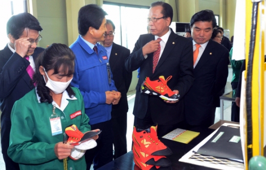 [포토] 개성공단 방문한 외통위원들