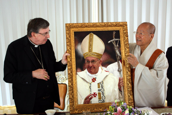 조계종, 교황청 추기경에 프란치스코 초상화 선물