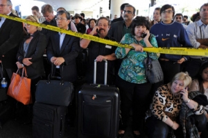 영화관·학교 이어 공항까지 총성 덮친 美, 안전한 곳 없다