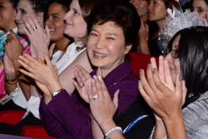 드라마 파티 참석… ‘문화 세일즈 외교’