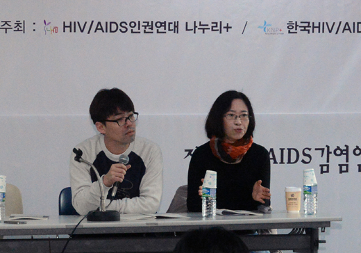에이즈 감염인을 돕는 시민단체 활동가들이 5일 서울 중구 국가인권위원회에서 열린 감염인·가족 증언대회에서 청중과 의견을 나누고 있다. 이종원 선임기자 jongwon@seoul.co.kr