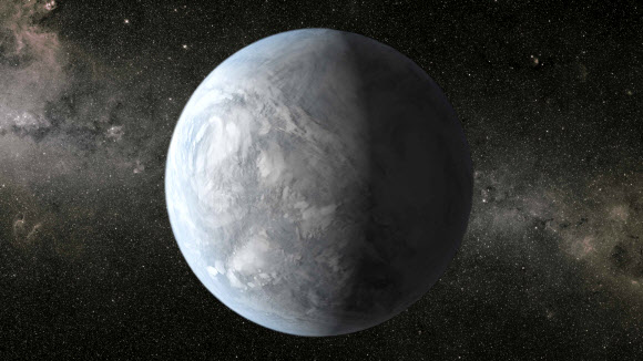 미국 항공우주국이 4일(현지시간) 공개한 지구와 비슷한 크기의 행성 케플러 62e의 가상도. 미 항공우주국 제공