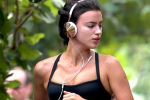 호날두, 아들과 감격의 수상…미모의 연인 이리나 샤크는 누구?