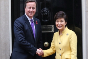 韓·英, 금융·원전 등 18개 경협 합의