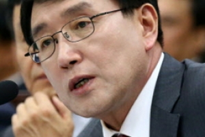 조영곤 전격 사의… 대검, 윤석열 징계 청구