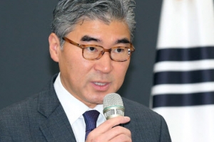 성김, 美자동출입국제 한국 내 첫등록…”멋진 시스템”