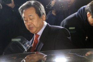 檢 출석 김무성 “회의록 본 적 없다… 정보지 내용 보고 말한 것”