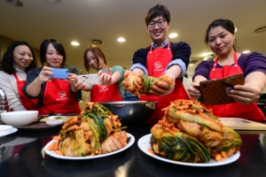 샘표식품 요리교실, 무채 썰기 솜씨는 ‘초짜’ 김장 김치 손맛은 ‘진짜’