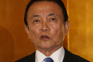 아소 “아베 야스쿠니행 관련 외국 정식항의 안받았다”