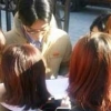 삼천포 김성균 인기실감…소녀팬에 둘러싸여 싱글벙글