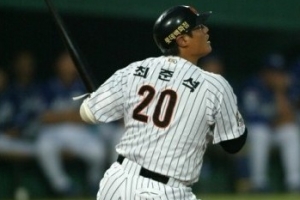 ‘거포’ 최준석 7년만에 롯데 복귀…4년 ‘35억’ 계약