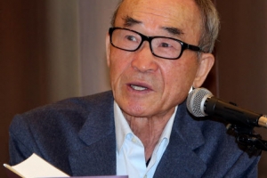 “詩가 읽히지 않는 무력한 시대 詩, 스스로 운명 개척하도록 해”