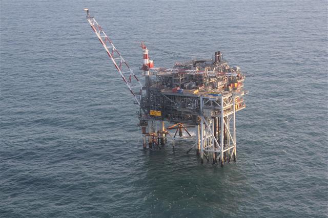 한국석유공사의 자회사 다나 페트롤리엄의 북해 더라위터르 플랫폼. 하루 1만 1000배럴의 원유를 생산 중인 이곳을 석유공사는 북해 원유개발의 전진기지로 삼고 에너지원 다변화에 힘쓰고 있다.  한국석유공사 제공