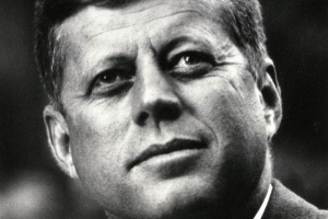 영웅에서 풋내기·바람둥이로… 케네디 신화 지워져도 향수 남아