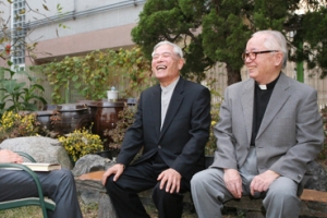 ‘삼형제 신부’ 예수그림 해석 인간 참모습 조명