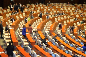 野 “교학사 교과서가 우리 정체성에 맞나” 정 총리 “역사학자 판단할 문제” 즉답 피해