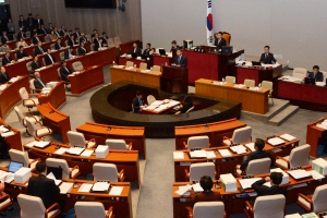 [뉴스 분석] 정쟁 날새다 헌법도 안지키는 국회