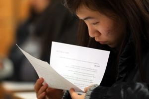 수능 성적표 배부…희비 엇갈린 고3 교실