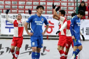 [프로축구] 울산 역전패… 우승컵 다시 안갯속