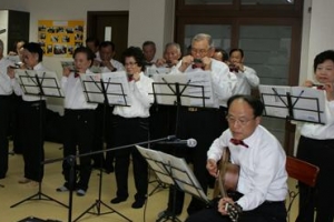 평균 나이 76세 음악 배우며 위문공연 즐기는 “우린 낭랑 18세”