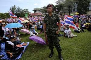 태국 반정부 시위대 한때 육군본부 점거… 비상사태 검토