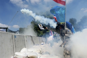 ‘시위 격화’ 태국서 첫 사망자 발생… 軍 해산작전 투입