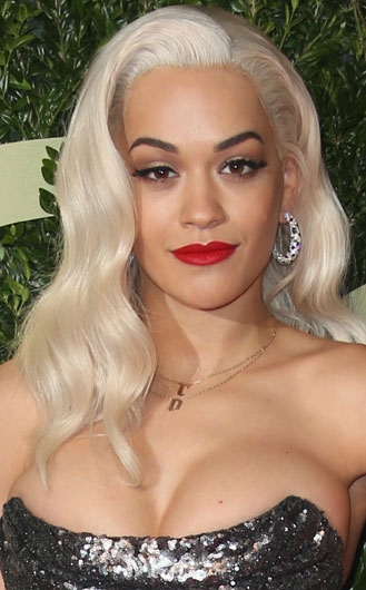 가수 리타오라가 2일(현지시간) 런던에서 열린 2013 브리티시 패션 어워즈에 참석해 포즈를 취하고 있다. <br>AP/뉴시스