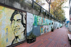 김광석 노랫말 흥얼거리며 이상화 시구 되뇌다 보니 어느새 발길은 골목길에…