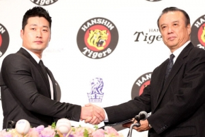 오승환 한신 입단식… 이제는 공식 한신 마무리