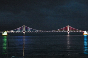 부산 광안대교 10년만에 새옷…경관조명 메탈등→LED 교체